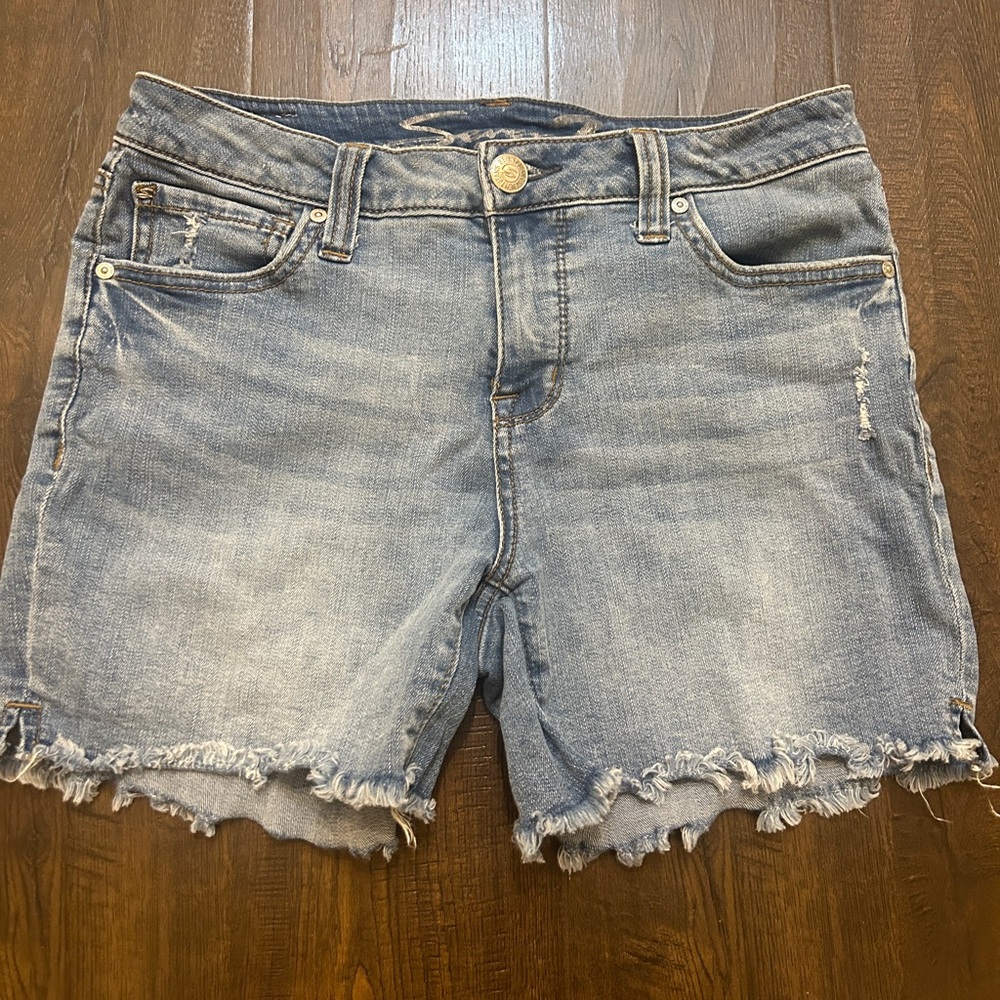 Seven Shorts size 4